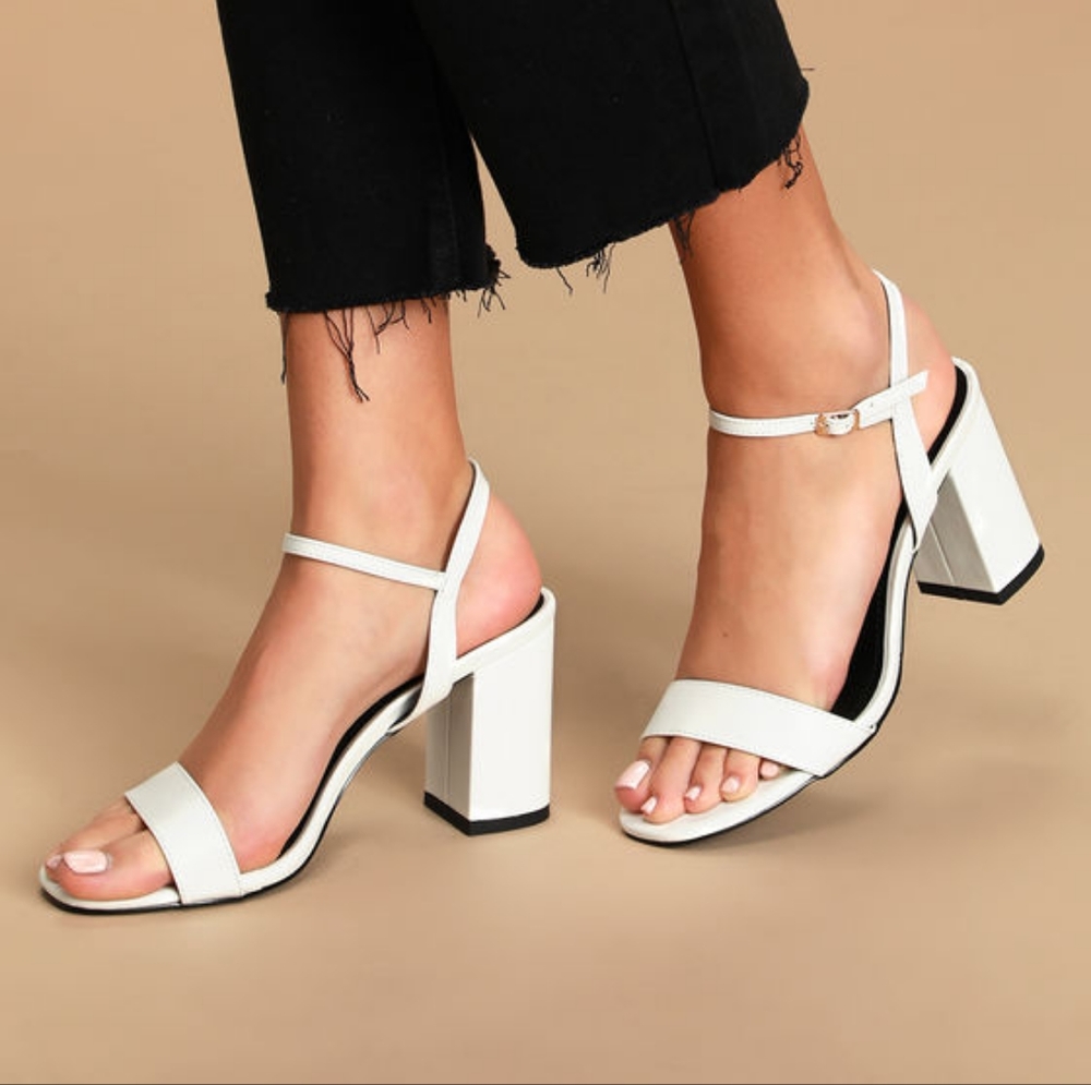 Lulu's Arya white heel size 9